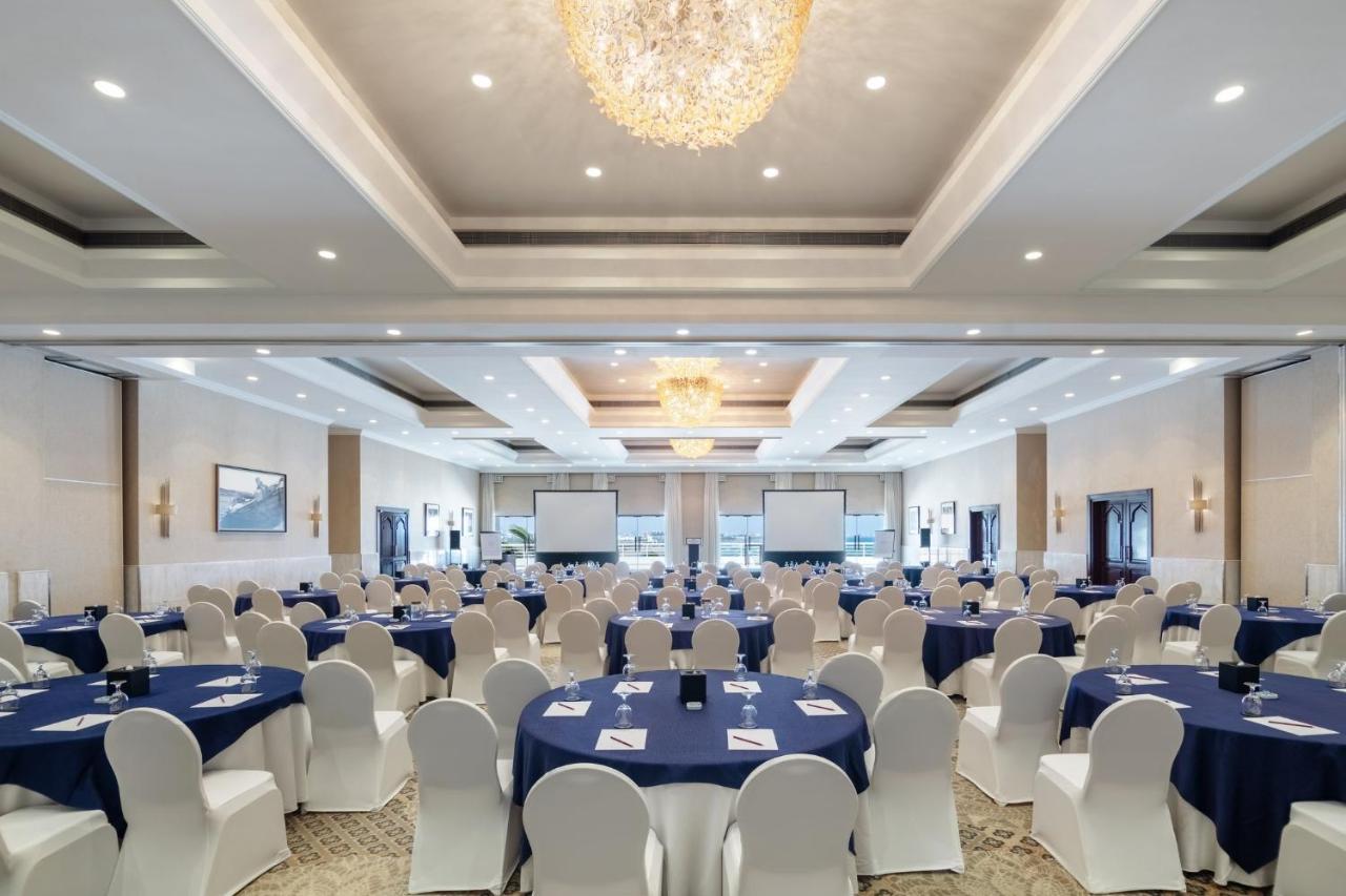 Crowne Plaza By Ihg Hotel